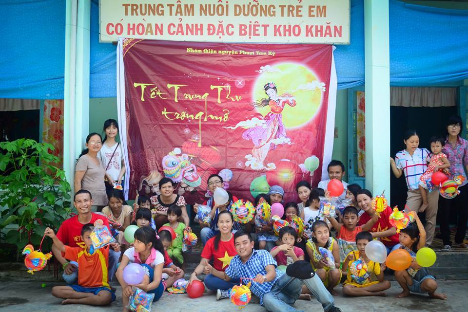 8. Mid-Autumn celebration for disadvantaged children run by Ong Vang