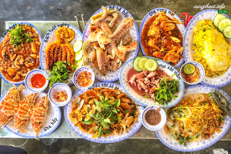 Da Nang by Night: Seafood dinner, night market, sightseeing night tour and cruise trip