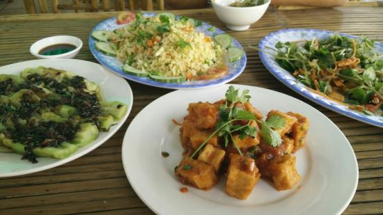 10 places you must eat in Hoi An