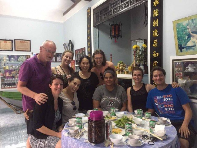 Eat with locals in Hoi An